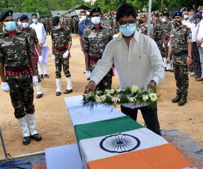 नक्सलियों से मुठभेड़ मे शहीद डिप्टी कमांडेंट राजेश कुमार का पार्थिव शरीर का बिहार मे अंतिम संस्कार
