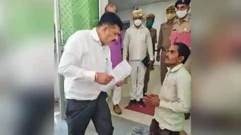 डीएम की ओर से सुनवाई किए जाने का यह तरीका बना चर्चा का विषय