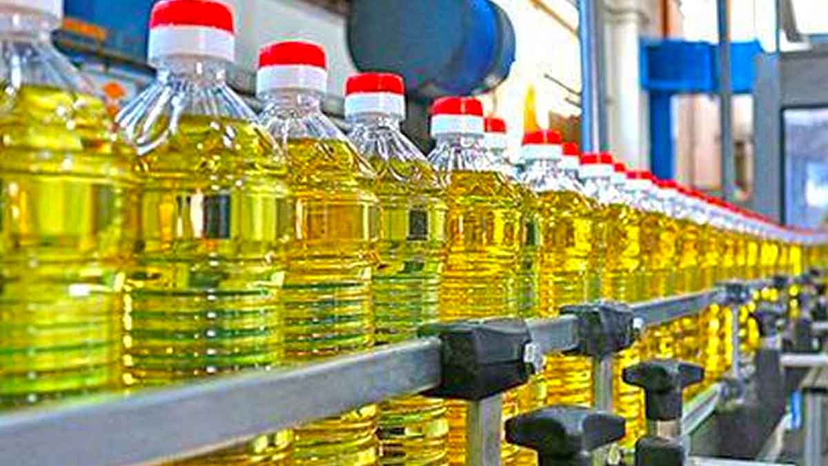 Edible oil prices खाद्य तेल की कीमतों पर केंद्र सरकार ने  आयात शुल्क किया कम