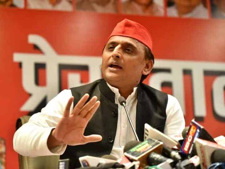 अपने इरादों मे अडिग अखिलेश ने कहा, "सीटों की शर्तों पर नही करेंगे गठबंधन ।