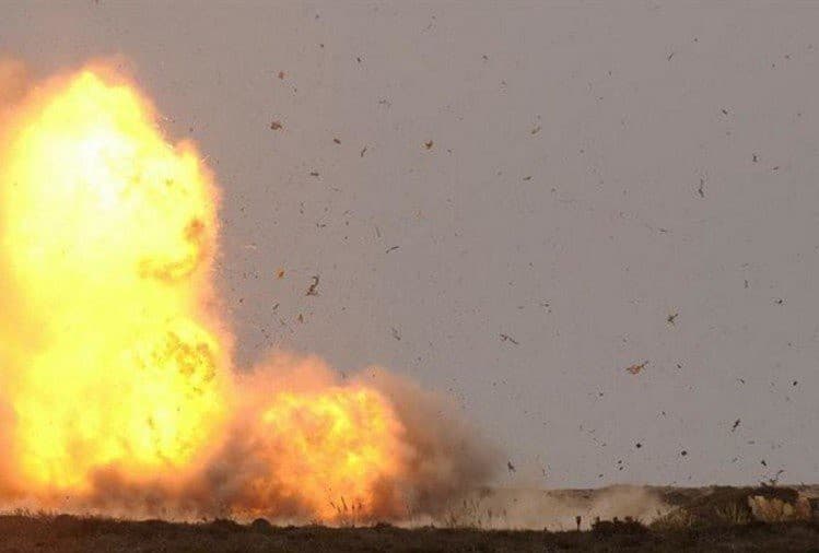 Bomb Blast - तालिबानियों के गढ़ कंधार की एक मस्जिद मे बम विस्फोट, 32 मरे व 40 की हालत गंभीर ।
