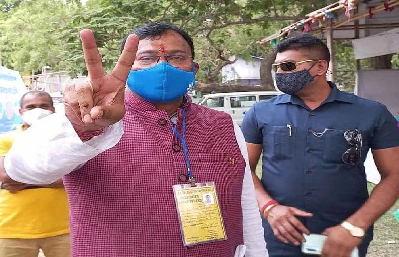 पश्चिम बंगाल में धराशायी होती बीजेपी, एक के बाद एक प्यादा बदल रहा पाला ।