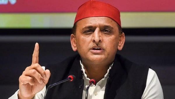 किसानों के साथ हो रहे भेदभाव और अत्याचार का अखिलेश ने जम कर किया विरोध , मुआवजे की करी मांग।