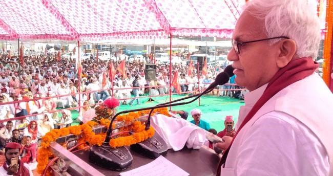 भाजपा लोगों की भावनाओं को हिदुत्व के नाम पर भड़का कर सत्ता में पहुंची।