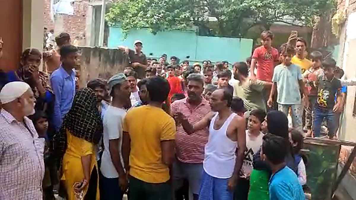 मोबाइल चोरी के शक में तालिबानी अंदाज में युवक की पीट-पीटकर हत्या
