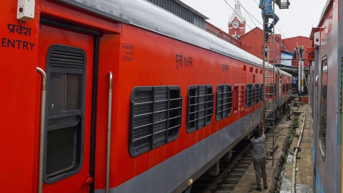 FESTIVAL SPECIAL TRAIN त्यौहारों &nbsp;के मौके पर रेलवे का खास तोहफा चेक करें शेड्यूल |