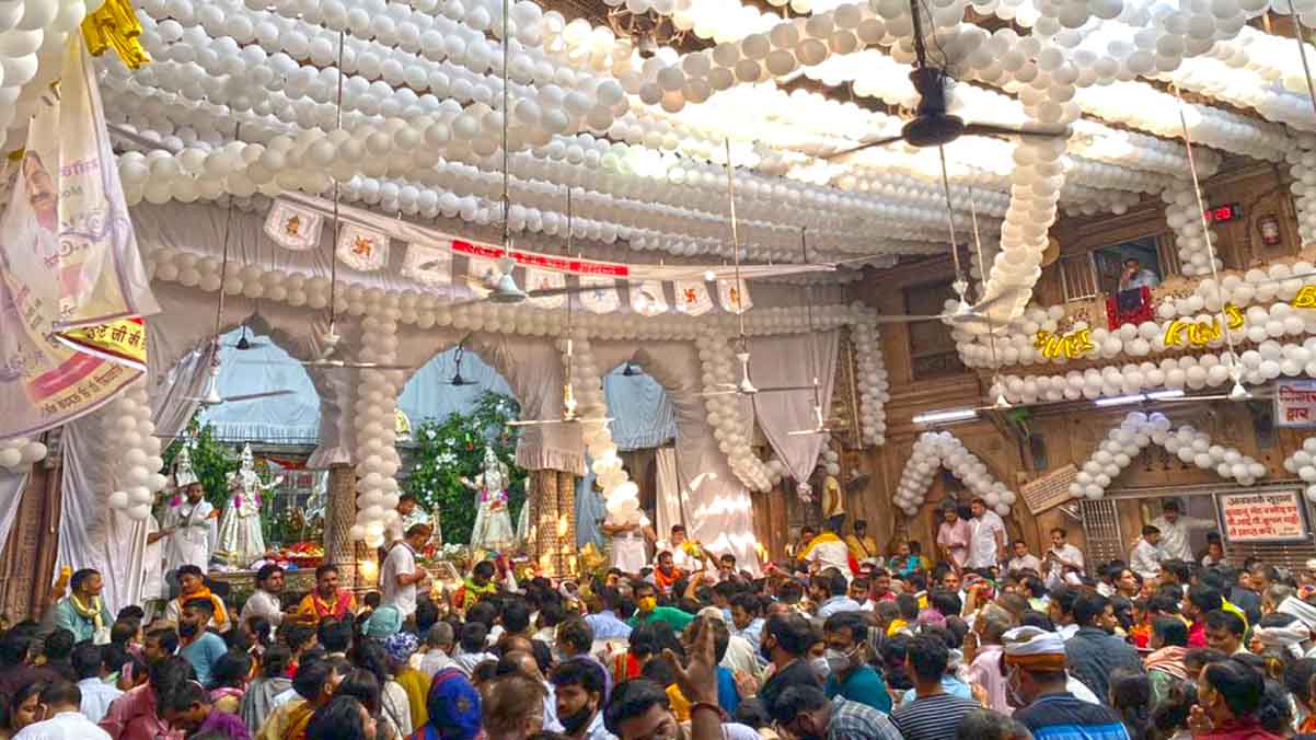 वृंदावन के विश्व प्रसिद्ध ठाकुर बांके बिहारी मंदिर में आज मनाया जाएगा शरद पूर्णिमा महोत्सव