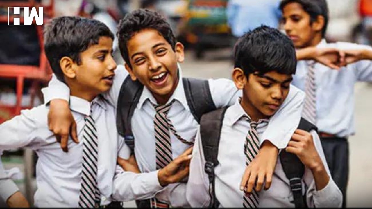 सरकारी गाइडलाइन के मुताबिक, आज से&nbsp;नर्सरी से ऊपर तक खुले स्कूल।