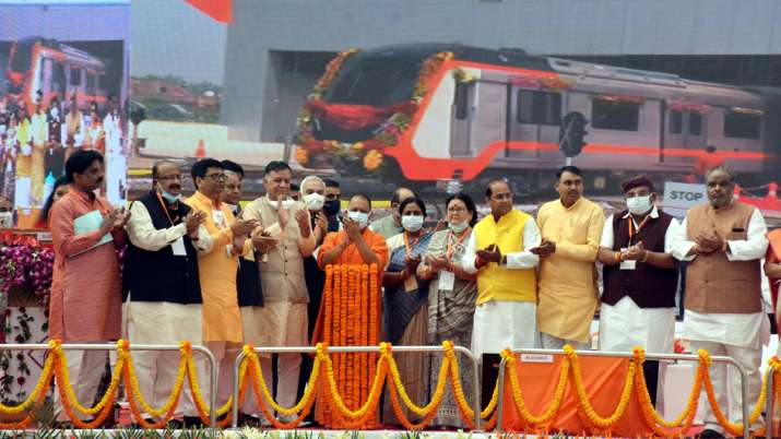 यूपी सीएम ने दी कानपुर वासियों को जाम और प्रदूषण से मुक्ति,दौड़ा दी मेट्रो |