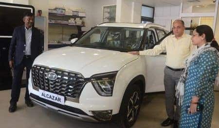 ऑटोमोबाइल एजेंसियों के लिए धनतेरस ने की जम कर धनवर्षा ।