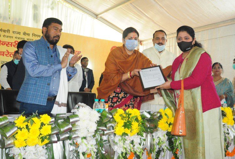 अपनी पार्टी की उपलब्धियों को गिनवाते हुए स्मृति ईरानी ने कांग्रेस की लगाई क्लास।