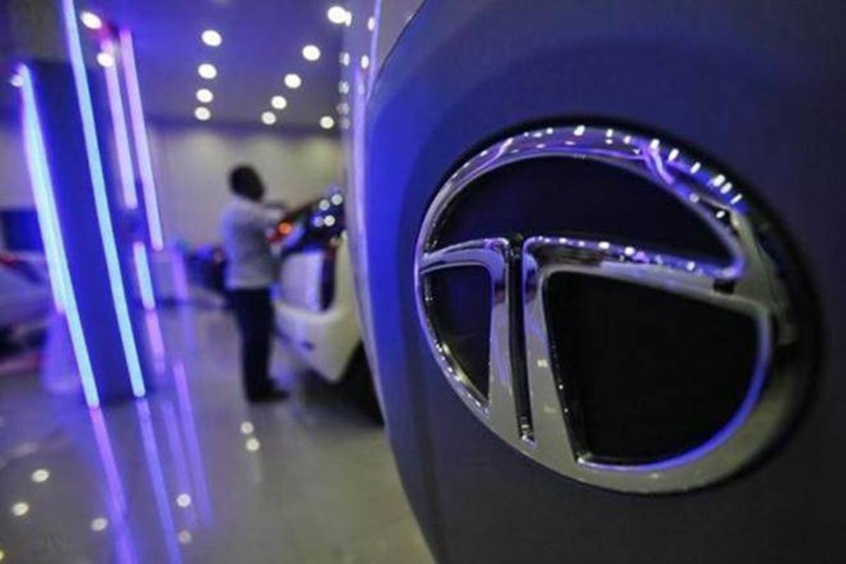 टाटा को हुआ 7 फीसदी का बड़ा घाटा ,झुनझुनवाला की टाइटन का शेयर गिरे|