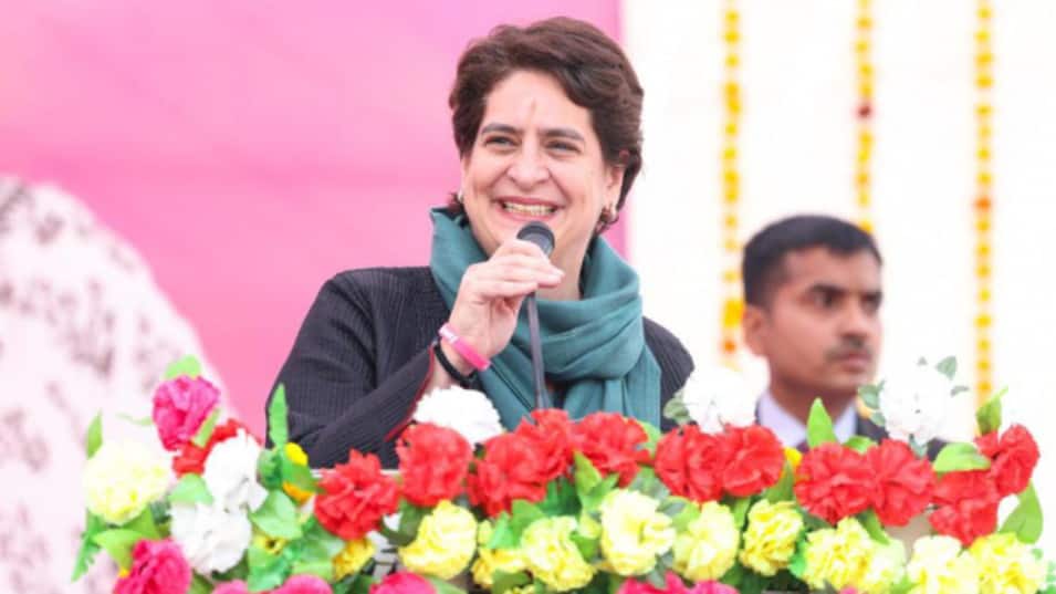 फोन टैपिंग मामले में प्रियंका गांधी का बड़ा बयान , कहा - मेरे बच्चों के इंस्टाग्राम अकाउंट हैक करा रही योगी सरकार