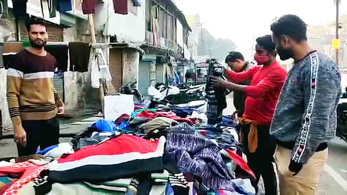 पुलिस के खौफ के चलते सोतीगंज के कबाड़ियों ने बदला अपना धंधा