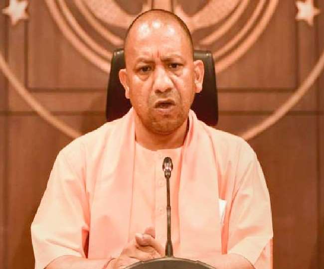 सार्वजनिक स्थलों पर अनिवार्य करें मास्क: CM YOGI
