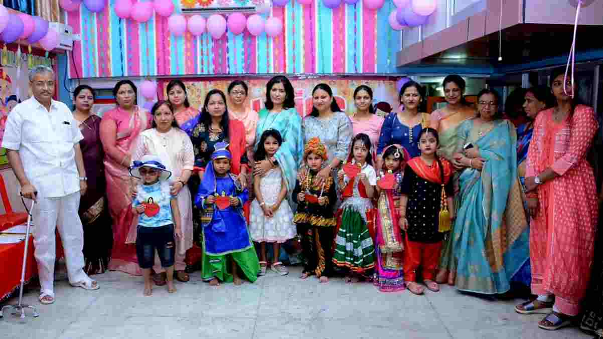 मदर्स डे के मौके पर आइडियल किड्स स्कूल में रंगारंग कार्यक्रमों की रही धूम