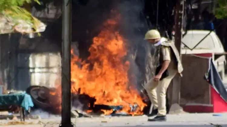 अटाला के उपद्रव में हुआ 200 लोगो पर मुकदमा, उपद्रवियों के घर पर चलेगा बुलडोजर