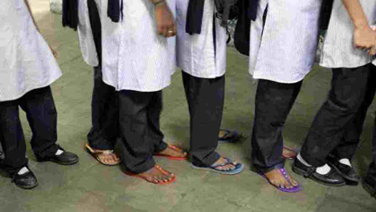 Neet 2022 के एग्जाम में जांच के नाम पर छात्राओं के अंडरगारमेंट्स उतरवा डाले, मामला दर्ज जांच शुरू