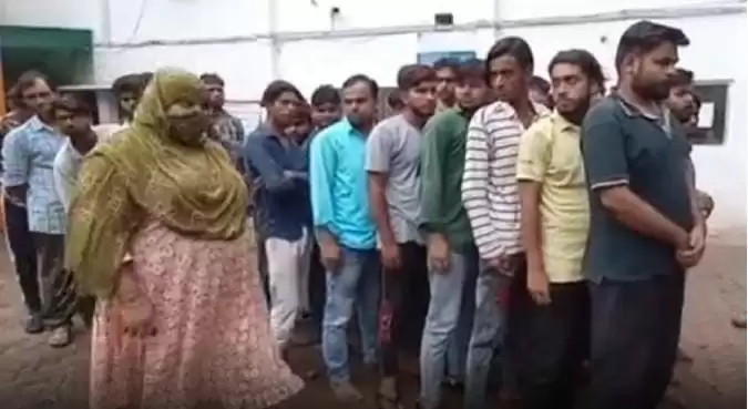 यूपी : 34 साथियों के साथ गिरफ्तार हुई सट्टा क्वीन छोटी, सालो से चल रहा था व्यापार…