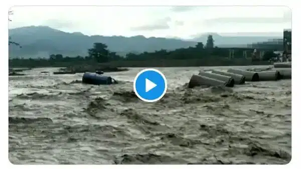 उत्तराखंड मे मूसलाधार वर्षा से भूस्खलन, जगह जगह भारी नुकसान के समाचार, पहाड़ दरकने से मार्ग भी बाधित