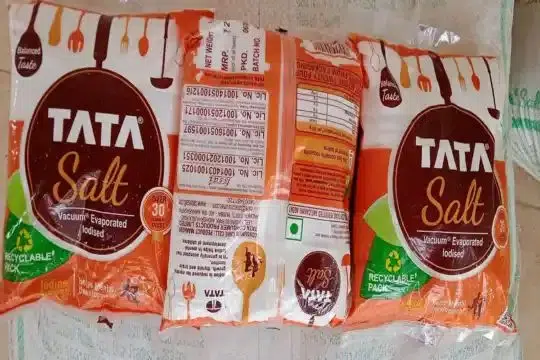 नकली टाटा नमक बना रही कंपनी पर मारा छापा