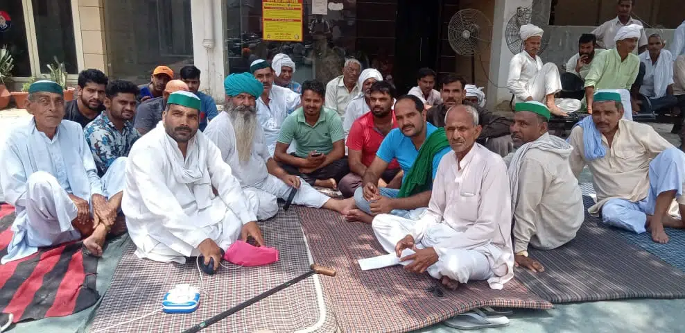 परतापुर थाने में किसानों का धरना जारी, आर-पार की लड़ाई का ऐलान