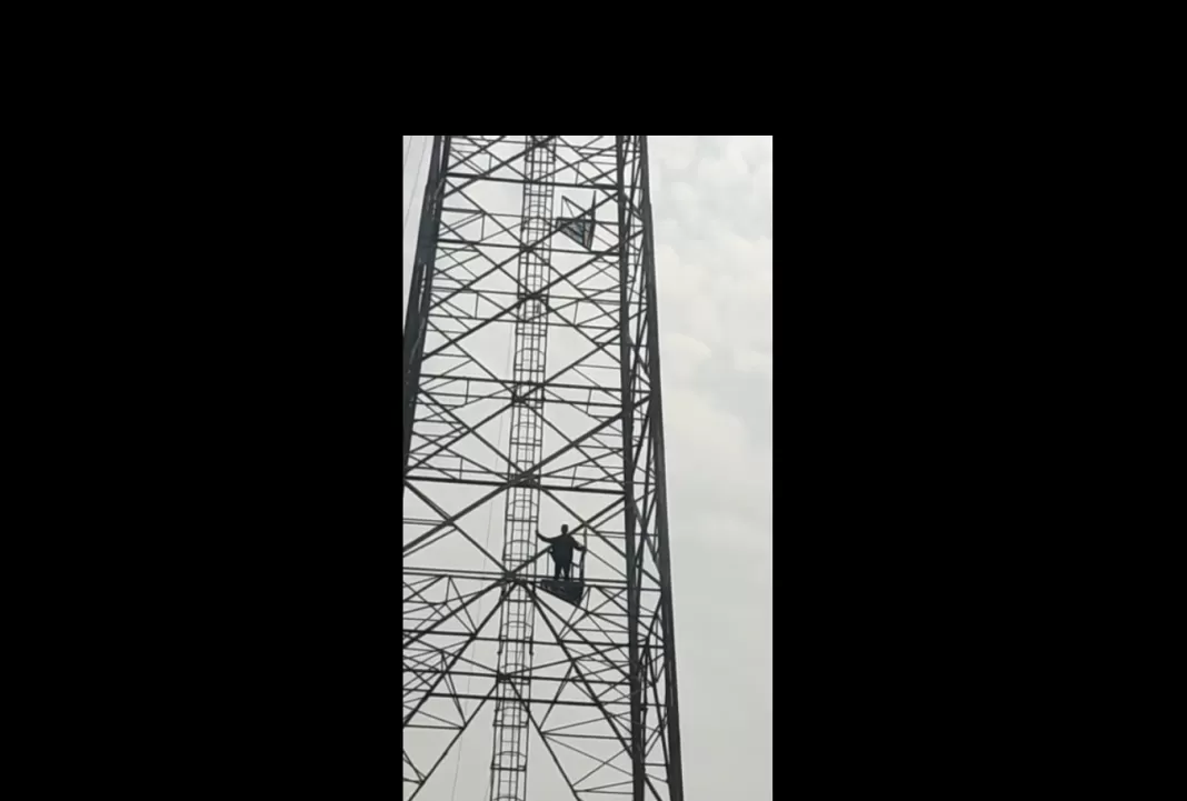 देहरादून: ये मांग पूरी न होने पर टॉवर पर चढ़ा छात्र, रखी ये डिमांड