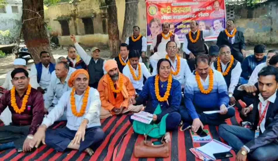 नगर निगम के भ्रष्टाचार के विरोध में एंटी करप्शन मूवमेंट भारत ने की सांकेतिक भूख हड़ताल 