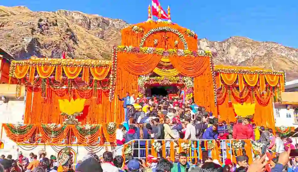 विधि विधान के साथ शीतकाल के लिए बंद हुए बद्रीनाथ धाम के कपाट