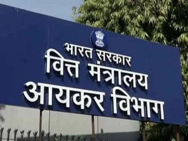 सुबह-सुबह देहरादून में कई जगह आयकर के छापे, मचा हडकंप