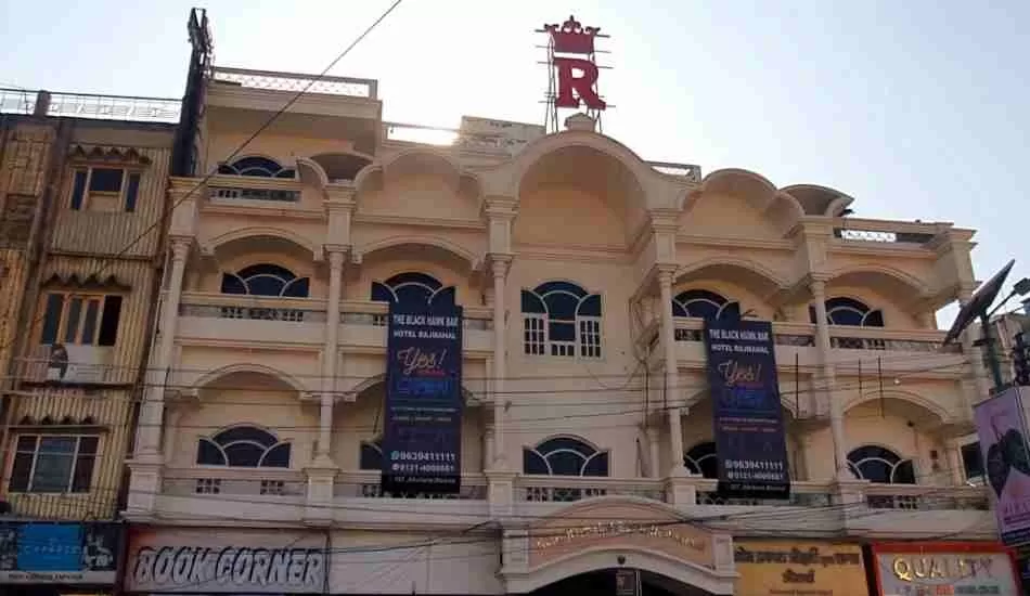 केरल के दो परिवारों के साथ मेरठ के नामचीन होटल में लाखो की ठगी, बेहोश मिले मासूम सहित पांच लोग 