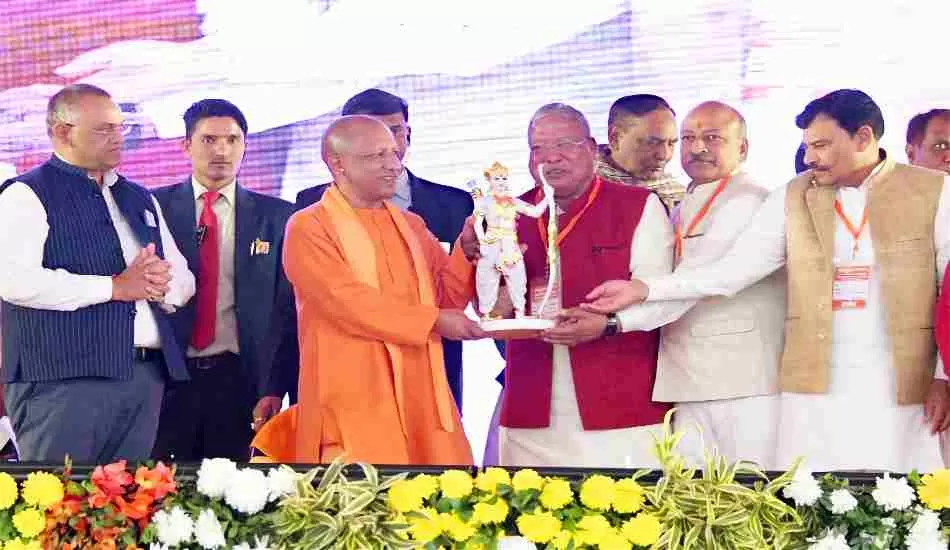 प्रबुद्ध जन संवाद कार्यक्रम से सीएम योगी ने निकाय चुनाव के लिए मांगा जनता का आशीर्वाद 