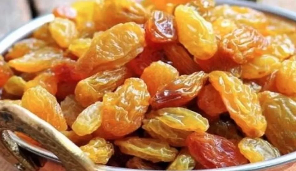 छोटी सी किशमिश के हैं सेहत से जुड़े बड़े फायदे, जनिये यहां...