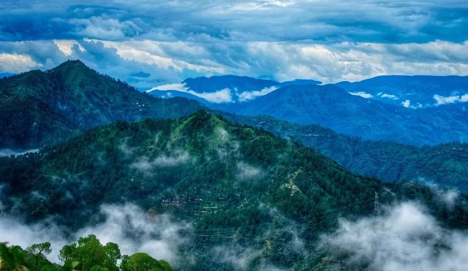 घूमने के हैं शौकीन तो जरूर आएं लैंसडाउन, जन्नत से कम नहीं है ये जगह...
