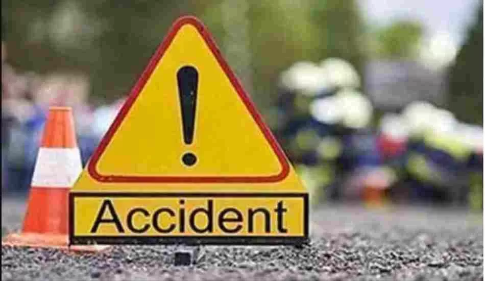 रोडवेज बसों की भिड़ंत में एक दर्जन सवारी घायल, सड़क पर मचा कोहराम 