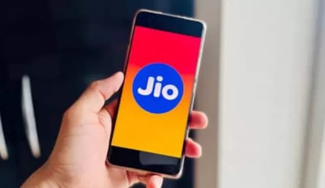 नए साल में जियो का दमदार प्लान, अनलिमिटेड कॉलिंग, 2.5GB डाटा और धमाका ऑफर...