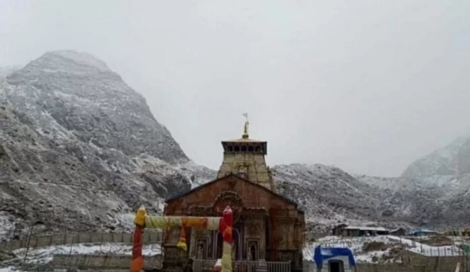 उत्तराखंड में बदला मौसम का मिजाज, बदरीनाथ-केदारनाथ में हुई साल की पहली बर्फबारी