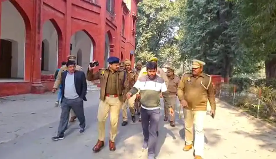 मेरठ कॉलेज में दिनदहाड़े छात्रों के अपहरण का प्रयास, फायरिंग के बाद जमकर संघर्ष 