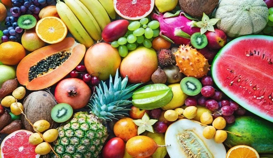 सावधान: ज्यादा फल खाने से इन समस्याओं का बढ़ सकता है खतरा...