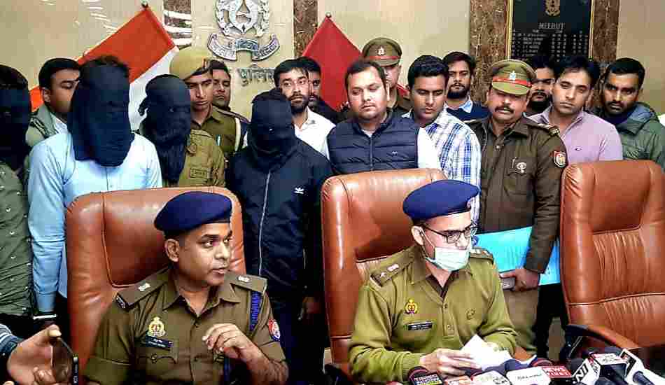मुसाफिर बनकर लोगो को लूटने वाले कानपुर के गैंग लीडर सहित चार बदमाशों को  मेरठ पुलिस ने किया गिरफ्तार 