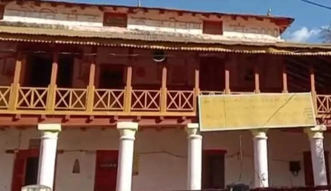 भूधंसाव से ढह रहा जोशीमठ, यह भवन फिर भी खड़ा है स्थिर...