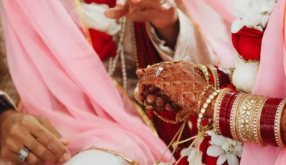 आखिर मां क्यों नहीं देखती है अपने ही बेटे के फेरे...!