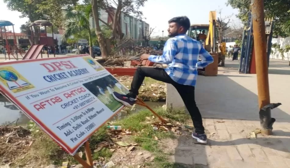  करोड़ों का लोन न चुकाने पर दीवान पब्लिक स्कूल की जमीन पर चला प्रशासन का बुलडोजर