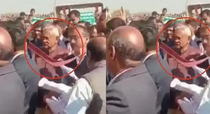बिहार के मुख्यमंत्री नीतीश कुमार के सुरक्षा में बड़ी चूक, कुर्सी के टुकड़े से हुआ हमला