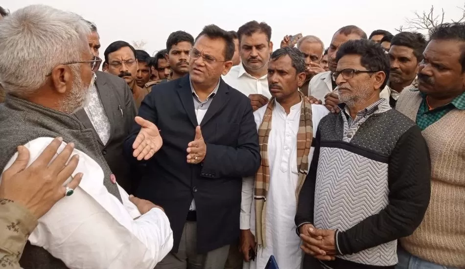 दुर्घटना में बाप-बेटे की मौत के बाद हंगामा जाम, राज्यमंत्री दिनेश खटीक ने खुलवाया जाम 