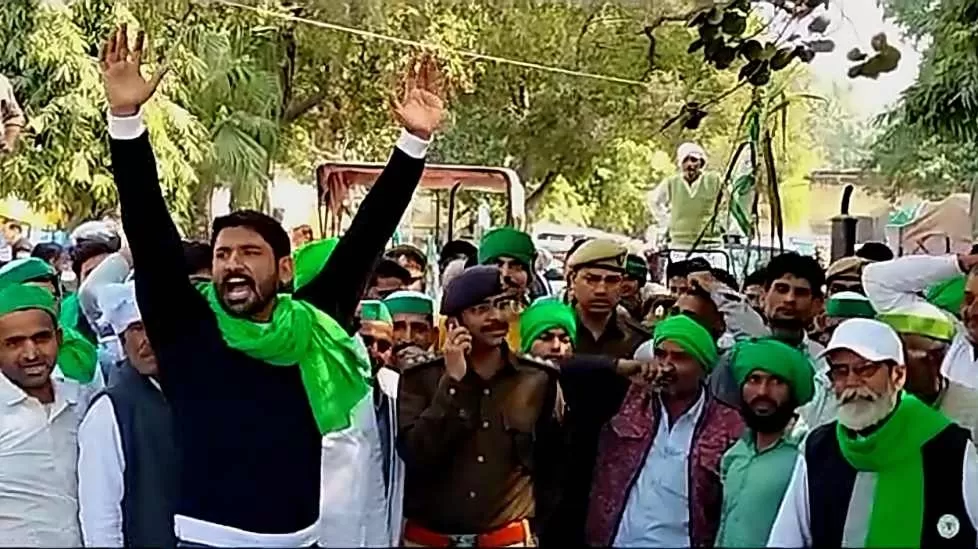 भारतीय किसान यूनियन ने घेरी कलेक्ट्रेट, कमिश्नरी में महापंचायत का ऐलान