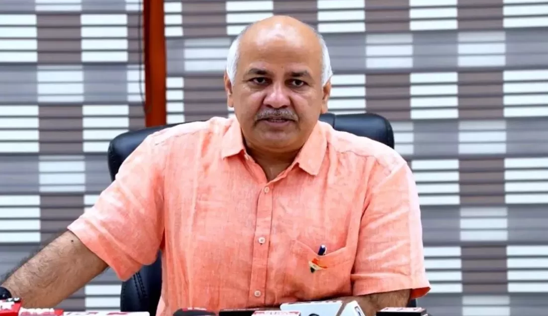 पत्नी बीमार हैं आप लोग उसका ध्यान रखना..सीबीआई दफ्तर जाते समय भावुक हुए मनीष सिसोदिया