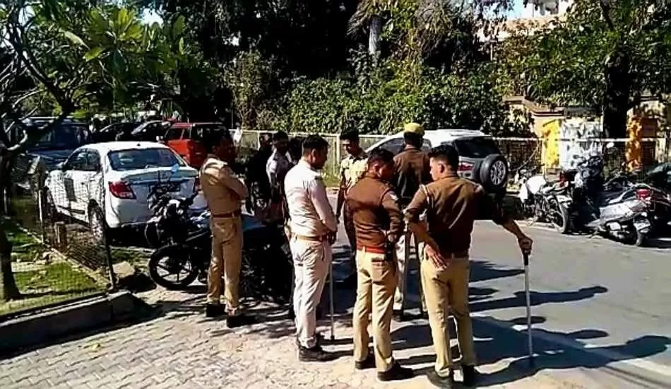 कारोबारी अजय दीवान की कोठी के बाहर पत्नी नेहा दीवान का घंटो चला हाईप्रोफाइल ड्रामा 