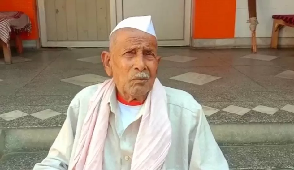 अपने बच्चो से उपेक्षित पिता ने डेढ़ करोड़ की संपत्ति सरकार के नाम की