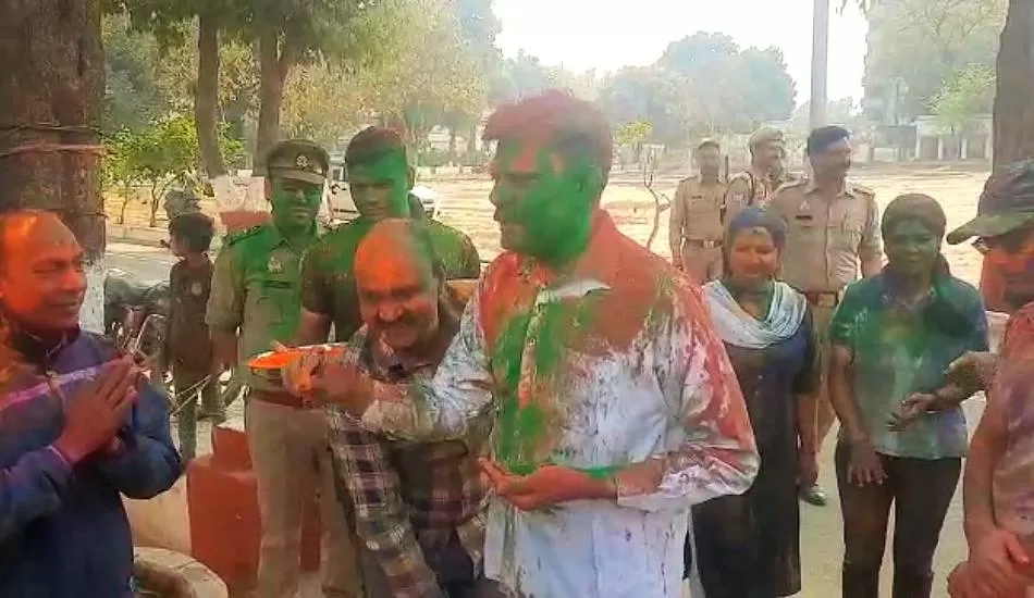  होली से अगले दिन मनी खाकी की होली थानों से लेकर पुलिस लाइन भी रंगों में हुई सारोबार 